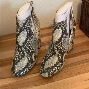 Steve Madden Nayna Bootie in natural snake